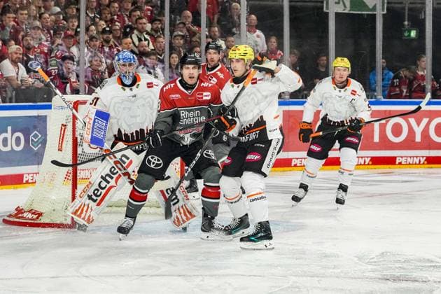 Ice Hockey: Penny DEL, Matchday 2—Cologne Sharks vs. Frankfurt Lions on September 20, 2026, at the Lanxess Arena in Cologne. From left to right: Adam Scheel (Frankfurt), Patrick Russell (Cologne), Marcel Noebels (Cologne), Daniel Wirt (Frankfurt), Maksim Matushkin (Frankfurt). In accordance with the regulations of the DEL (German Ice Hockey League), the publication and further use of these images in electronic media and on devices of any kind during the game is not permitted. xDMx