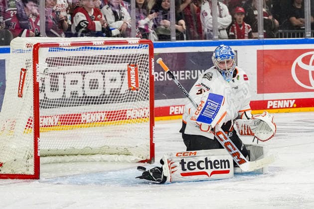 Ice Hockey: Penny DEL, Matchday 2—Cologne Sharks vs. Frankfurt Lions on September 20, 2026, at the Lanxess Arena in Cologne. Adam Scheel (Frankfurt) successfully blocks a Cologne shot on goal. In accordance with the guidelines of the DEL (German Ice Hockey League), the publication and further use of the footage in electronic media and on devices of any kind during the game is not permitted. xDMx