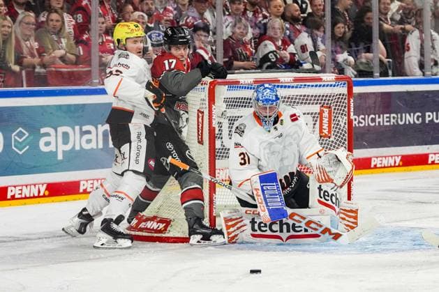 Ice Hockey Penny DEL Matchday 2: Kölner Haie vs. Löwen Frankfurt on September 20, 2026, at the Lanxess Arena in Cologne. Maksim Matushkin (Frankfurt), left: Jan Luca Sennhenn (Cologne), center: Adam Scheel (Frankfurt), right: In accordance with the regulations of the DEL (German Ice Hockey League), the publication and further use of the footage in electronic media and on devices of any kind during the game is not permitted. xDMx