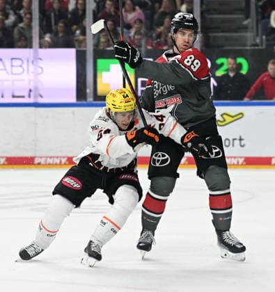 August 9, 2026, xophax, KEC, Ice Hockey, Haie LanxessArena: Kölner Haie vs. Löwen Frankfurt; Gregor MacLeod (KEC), right, and Markus Schweiger (Frankfurt), left; Cologne