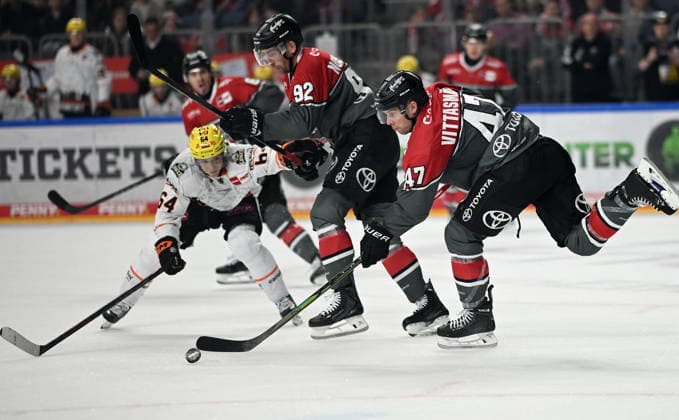 August 9, 2026, xophax, KEC, Ice Hockey, Haie LanxessArena: Kölner Haie vs. Löwen Frankfurt. From left to right: Markus Schweiger (Frankfurt), Marcel Noebels, Veli Matti Vittasmäki (both KEC Cologne)