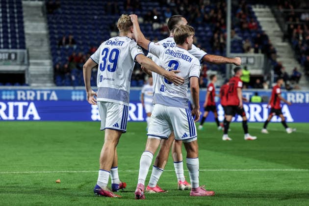 Sports, Soccer, 3rd Division, 2026–2027 Season, Matchday 7: SV Wehen Wiesbaden vs. MSV Duisburg, September 20, 2026, BRITA Arena: MSV Duisburg celebrates after Frederik Christensen scores to make it 3–0; the three players are celebrating in Wiesbaden at the BRITA Arena in Hesse, Germany