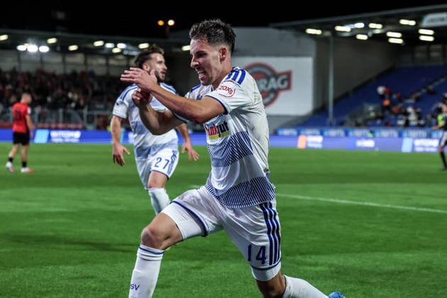 Sports, Soccer, 3rd Division, 2026–2027 Season, Matchday 7: SV Wehen Wiesbaden vs. MSV Duisburg, September 20, 2026, BRITA Arena: MSV Duisburg celebrates after Conor Noß scores to make it 4–1; the players are celebrating in Wiesbaden at the BRITA Arena, Hesse, Germany