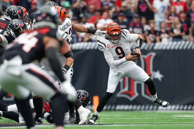 HOUSTON, TX - SEPTEMBER 20: Quarterback Joe Burrow 9 of the Cincinnati Bengals gets sacked by having his jersey pulled from behind during the NFL, American Football Herren, USA football game between the Houston Texans and Cincinnati Bengals on September 20, 2026, at Reliant Stadium in Houston, TX. (Photo by David Buono Icon Sportswire) NFL: SEP 20 Bengals at Texans EDITORIAL USE ONLY Icon260920007