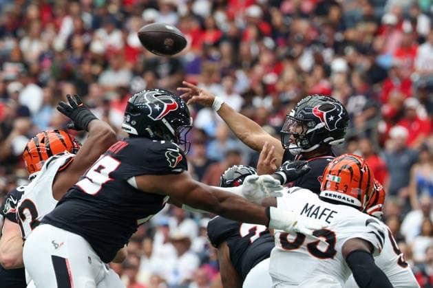 HOUSTON, TX - SEPTEMBER 20: Quarterback C.J. Stroud 7 of the Houston Texans passes the ball during the NFL, American Football Herren, USA football game between the Houston Texans and Cincinnati Bengals on September 20, 2026, at Reliant Stadium in Houston, TX. (Photo by David Buono Icon Sportswire) NFL: SEP 20 Bengals at Texans EDITORIAL USE ONLY Icon260920008