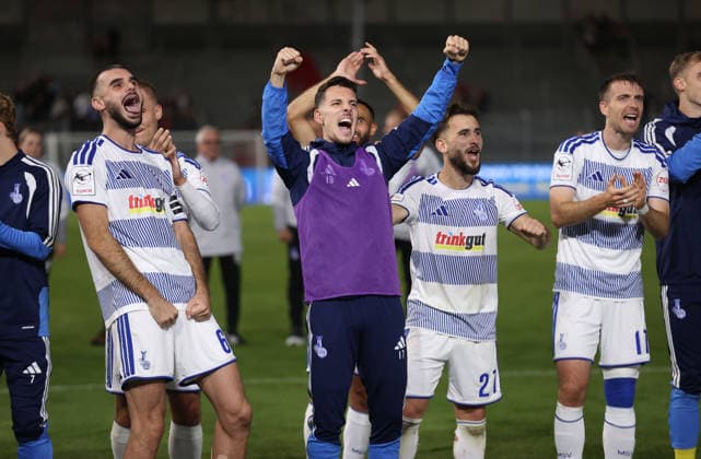 September 20, 2026, Soccer 3rd Division, SV Wehen Wiesbaden vs. MSV Duisburg, from left: Rasim Bulic (MSV Duisburg), Can Coskun (MSV Duisburg), Max Besuschkow (MSV Duisburg) cheering, celebrated, celebrates, DFL DFB REGULATIONS PROHIBIT ANY USE OF PHOTOGRAPHS AS IMAGE SEQUENCES AND OR QUASI-VIDEO xdcx Copyright: HMBxMedia Claus