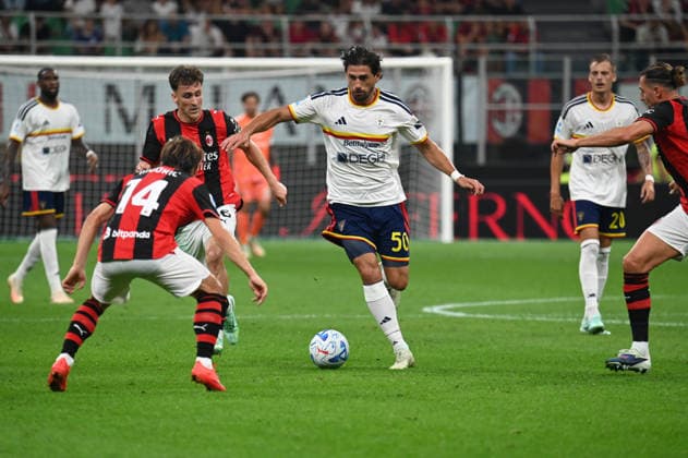IPA88773300 - Luka Modric and Santiago Pierotti during the Serie A match between AC Milan and US Lecce at Stadio Giuseppe Meazza in Milan, Italy, on September 20, 2026.  Copyright: xFedericoxManoni IPAxSportx xx IPA88773300