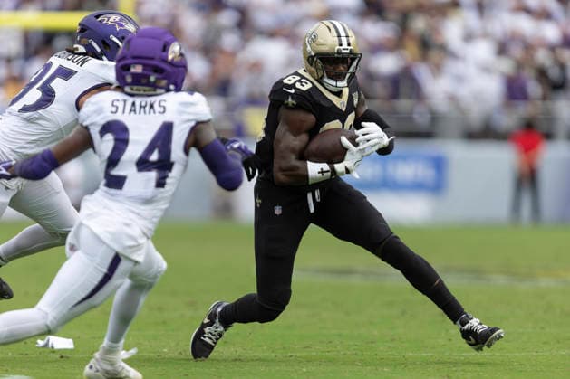 BALTIMORE, MD - SEPTEMBER 20: New Orleans Saints tight end Juwan Johnson (83) makes a move up field after catching a pass during a NFL, American Football Herren, USA football game between New Orleans Saints and Baltimore Ravens September 20, 2026 at M&T Bank Stadium in Baltimore, MD (Photo by Charles Brock Icon Sportswire) NFL: SEP 20 Saints at Ravens EDITORIAL USE ONLY Icon260920020