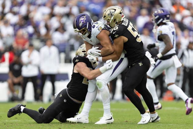 BALTIMORE, MD - SEPTEMBER 20: Baltimore Ravens tight end Mark Andrews (89) holds onto the ball while being tackled be two New Orleans Saints defenders during a NFL, American Football Herren, USA football game between New Orleans Saints and Baltimore Ravens September 20, 2026 at M&T Bank Stadium in Baltimore, MD (Photo by Charles Brock Icon Sportswire) NFL: SEP 20 Saints at Ravens EDITORIAL USE ONLY Icon260920030