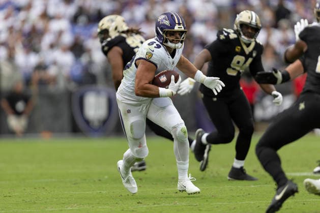 BALTIMORE, MD - SEPTEMBER 20: Baltimore Ravens tight end Mark Andrews (89) goes for a first down after catching a pass during a NFL, American Football Herren, USA football game between New Orleans Saints and Baltimore Ravens September 20, 2026 at M&T Bank Stadium in Baltimore, MD (Photo by Charles Brock Icon Sportswire) NFL: SEP 20 Saints at Ravens EDITORIAL USE ONLY Icon260920033