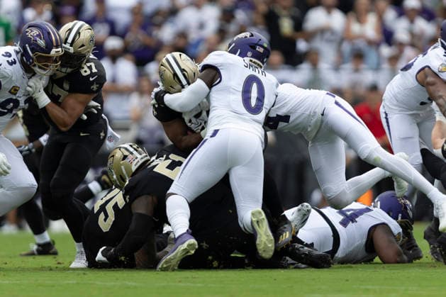 BALTIMORE, MD - SEPTEMBER 20: Baltimore Ravens linebacker Roquan Smith (0) makes a tackle during a NFL, American Football Herren, USA football game between New Orleans Saints and Baltimore Ravens September 20, 2026 at M&T Bank Stadium in Baltimore, MD (Photo by Charles Brock Icon Sportswire) NFL: SEP 20 Saints at Ravens EDITORIAL USE ONLY Icon260920045
