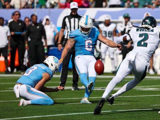 Sep 20, 2026; Nashville, TN, USA; Tennessee Titans place kicker Joey Slye (6) kicks the go-ahead field goal at the end of the NFL, American Football Herren, USA regular season game between the Philadelphia Eagles and Tennessee Titans at Nissan Stadium. Mandatory Credit: -Cal Media Nashville USA - ZUMAc04_ 20260920_zma_c04_069 Copyright: xStephenxFurstx