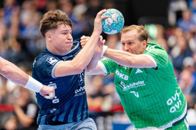 Düsseldorf, September 20, 2026, Handball, Men s, Opel Bundesliga, Matchday 5, 2026–2027 Bergische HC vs. Füchse Berlin, Sören Steinhaus (Bergische HC), No. 53 in a duel with Max Darj (Füchse Berlin), No. 5