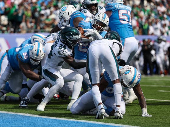 Sep 20, 2026; Nashville, TN, USA; Tennessee Titans running back Tony Pollard (20) stopped at the goal line during the NFL, American Football Herren, USA regular season game between the Philadelphia Eagles and Tennessee Titans at Nissan Stadium. Mandatory Credit: -Cal Media NFL 2026: Eagles Vs Titans SEP 20  - ZUMAc04_ 20260920_zma_c04_068 Copyright: xStephenxFurstx