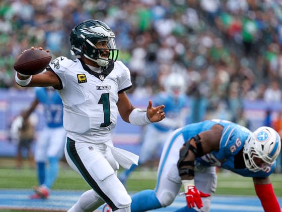 Sep 20, 2026; Nashville, TN, USA; Philadelphia Eagles quarterback Jalen Hurts (1) gets set to throw on the run during the NFL, American Football Herren, USA regular season game between the Philadelphia Eagles and Tennessee Titans at Nissan Stadium. Mandatory Credit: -Cal Media NFL 2026: Eagles Vs Titans SEP 20  - ZUMAc04_ 20260920_zma_c04_074 Copyright: xStephenxFurstx