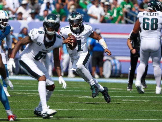 Sep 20, 2026; Nashville, TN, USA; Philadelphia Eagles quarterback Jalen Hurts (1) scrambles with the ball during the NFL, American Football Herren, USA regular season game between the Philadelphia Eagles and Tennessee Titans at Nissan Stadium. Mandatory Credit: -Cal Media NFL 2026: Eagles Vs Titans SEP 20  - ZUMAc04_ 20260920_zma_c04_078 Copyright: xStephenxFurstx