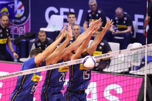 IPA88775813 - The Italian team s block during the Italy vs. Denmark match at the CEV Eurovolley Men s Championship in Turin, Italy, on September 20, 2026  Copyright: xClaudioxBenedetto IPAxSportx xx IPA88775813