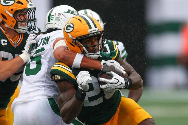 EAST RUTHERFORD, NJ - SEPTEMBER 20: Kaleb Johnson 26 of the Green Bay Packers runs during the second quarter of the game against the New York Jets on September 20, 2026 at MetLife Stadium in East Rutherford, New Jersey. (Photo by Rich Graessle Icon Sportswire) NFL, American Football Herren, USA SEP 20 Packers at Jets EDITORIAL USE ONLY Icon26202632086