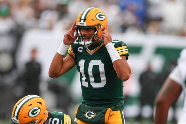 EAST RUTHERFORD, NJ - SEPTEMBER 20: Jordan Love 10 of the Green Bay Packers during the second quarter of the game against the New York Jets on September 20, 2026 at MetLife Stadium in East Rutherford, New Jersey. (Photo by Rich Graessle Icon Sportswire) NFL, American Football Herren, USA SEP 20 Packers at Jets EDITORIAL USE ONLY Icon26202632091