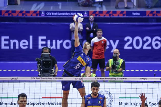 IPA88775826 - 6 Simone Giannelli (Italy) serving during the Round of 16 match of the CEV Enel EuroVolley 2026 between Italy and Denmark at PalaVela, Turin, Italy, on September 20, 2026, during the Italy vs. Denmark match, CEV EuroVolley Men’s match in Turin, Italy, September 20, 2026  Copyright: xValerioxOrigo IPAxSportx xx IPA88775826