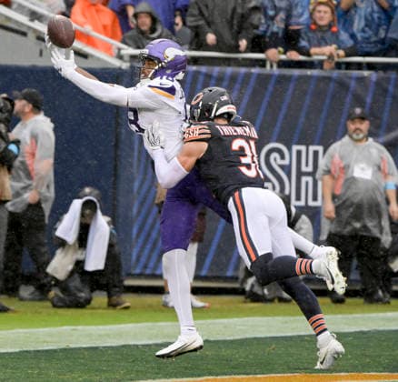Minnesota Vikings wide receiver Justin Jefferson (18) comes up short on potential touchdown catch during the first half against the Chicago Bears at Soldier Field in Chicago on Sunday, September 20, 2026. Vikings defeated the Bear 9-6.  CHI20260920133 MARKxBLACK