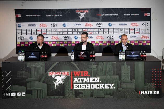 PENNY DEL 1 Cologne Sharks vs. Frankfurt Lions, Cologne, September 20, 2026 Tom Pokel, Löwen Frankfurt; Head Coach Jason Schade; Thomas Berglund, Kölner Haie; Head Coach PENNY DEL 1 Kölner Haie vs. Löwen Frankfurt on September 20, 2026, at the Lanxess Arena in Cologne, Germany Copyright: xBEAUTIFULxSPORTS AndreasxDickx