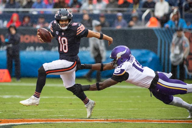 September 20, 2026: Chicago Bears Caleb Williams (18) is chased by Minnesota Vikings Dallas Turner (15) during the NFL, American Football Herren, USA game in Chicago, IL. CSM Chicago United States of America - ZUMAc04_ 20260920_zma_c04_107 Copyright: xMikexWulfx