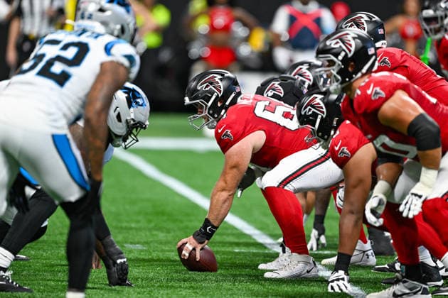 ATLANTA, GA - SEPTEMBER 20: Atlanta guard Ryan Neuzil (64) prepares to snap the ball during the NFL, American Football Herren, USA game between the Carolina Panthers and the Atlanta Falcons on September 20th, 2026 at Mercedes-Benz Stadium in Atlanta, GA. (Photo by Rich von Biberstein Icon Sportswire) NFL: SEP 20 Panthers at Falcons EDITORIAL USE ONLY Icon260920033