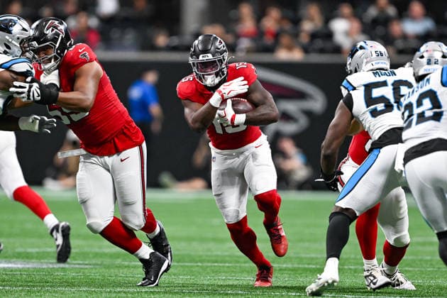 ATLANTA, GA - SEPTEMBER 20: Atlanta running back Brian Robinson (15) runs the ball during the NFL, American Football Herren, USA game between the Carolina Panthers and the Atlanta Falcons on September 20th, 2026 at Mercedes-Benz Stadium in Atlanta, GA. (Photo by Rich von Biberstein Icon Sportswire) NFL: SEP 20 Panthers at Falcons EDITORIAL USE ONLY Icon260920037