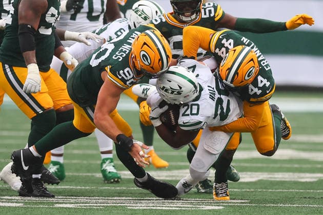 EAST RUTHERFORD, NJ - SEPTEMBER 20: Green Bay Packers defenders tackle Breece Hall 20 of the New York Jets during the third quarter of the game on September 20, 2026 at MetLife Stadium in East Rutherford, New Jersey. (Photo by Rich Graessle Icon Sportswire) NFL, American Football Herren, USA SEP 20 Packers at Jets EDITORIAL USE ONLY Icon26202632118