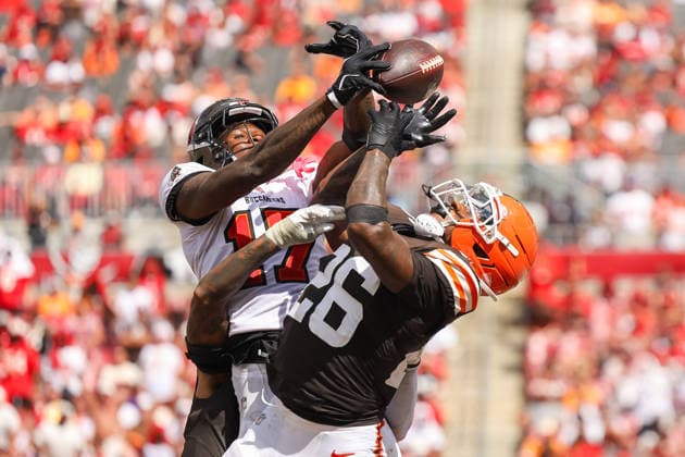 September 20, 2026, Tampa, Florida, USA: A pass is broken up in the end zone between Tampa Bay Buccaneers wide receiver TED HURST III (17) and Cleveland Browns cornerback MYLES HARDEN (26) at an NFL, American Football Herren, USA football game between the Cleveland Browns and the Tampa Bay Buccaneers at Raymond James Stadium on September 20, 2026 in Tampa, Florida. NFL 2026: Cleveland Browns V. Tampa Bay Buccaneers  - ZUMAs335 20260920_znp_s335_001 Copyright: xMatthewxSmithx