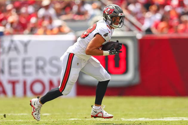 September 20, 2026, Tampa, Florida, USA: Tampa Bay Buccaneers tight end CADE OTTON (88) runs the ball at an NFL, American Football Herren, USA football game between the Cleveland Browns and the Tampa Bay Buccaneers at Raymond James Stadium on September 20, 2026 in Tampa, Florida. NFL 2026: Cleveland Browns V. Tampa Bay Buccaneers  - ZUMAs335 20260920_znp_s335_018 Copyright: xMatthewxSmithx