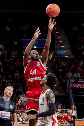 German Basketball Bundesliga (BBL), FC Bayern Munich Basketball vs. BMA365 Bamberg Baskets, FC Bayern Munich Basketball, Bamberg Baskets MBA365, September 20, 2026, in Munich, BMW Park: Baldwin Kamar, FC Bayern Munich Basketball, Point Guard (PG), No. 44 (FCBB44); Wilson Mylik, BMA365 Bamberg Baskets, Shooting Guard (SG), No. 10 (BAM10), Sportworld Munich, BMW Park, Bavaria, Germany