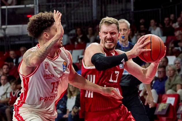 German Basketball Bundesliga (BBL), FC Bayern Munich Basketball vs. BMA365 Bamberg Baskets, Munich FC Bayern Basketball, Bamberg Baskets MBA365, September 20, 2026, in Munich, BMW Park: Andreas Obst, FC Bayern Basketball, Shooting Guard (SG), No. 13 (FCBB13); Joshua OBIESIE, BMA365 Bamberg BASKETS, Shooting Guard (SG), No. 77 (BAM77), Sportworld Munich, BMW Park, Bavaria, Germany