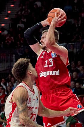 German Basketball Bundesliga (BBL), FC Bayern Munich Basketball vs. BMA365 Bamberg Baskets, Munich FC Bayern Basketball, Bamberg Baskets MBA365, September 20, 2026, in Munich, BMW Park: Andreas Obst, FC Bayern Basketball, Shooting Guard (SG), No. 13 (FCBB13); Joshua OBIESIE, BMA365 Bamberg BASKETS, Shooting Guard (SG), No. 77 (BAM77), Sportworld Munich, BMW Park, Bavaria, Germany