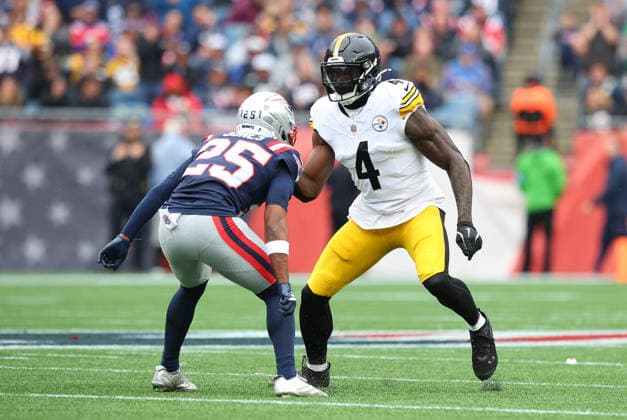 Sep 20, 2026; Foxborough, MA, USA; Pittsburgh Steelers wide receiver Dk Metcalf (4) defended by New England Patriots cornerback Marcus Jones (25) at the line of scrimmage during the NFL, American Football Herren, USA game between Pittsburgh Steelers and New England Patriots at Gillette Stadium. Mandatory Credit: M. Anthony Nesmith-Cal Media NFL 2026: Steelers Vs Patriots SEP 20  - ZUMAc04_ 20260920_zma_c04_145 Copyright: xMingoxNesmithx