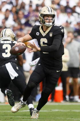 New Orleans Saints quarterback Tyler Shough (6) looks to pass during an NFL, American Football Herren, USA game against the Baltimore Ravens. Sep 20, 2026; Baltimore, MD, USA; at M&T Bank Stadium. New Orleans won 24-17. Mandatory Credit: -Cal Media Baltimore USA - ZUMAc04_ 20260920_zma_c04_180 Copyright: xMikexBuscherx