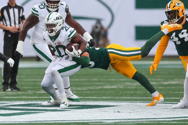 EAST RUTHERFORD, NJ - SEPTEMBER 20: Breece Hall 20 of the New York Jets runs during the first quarter of the game against the Green Bay Packers on September 20, 2026 at MetLife Stadium in East Rutherford, New Jersey. (Photo by Rich Graessle Icon Sportswire) NFL, American Football Herren, USA SEP 20 Packers at Jets EDITORIAL USE ONLY Icon26202632129