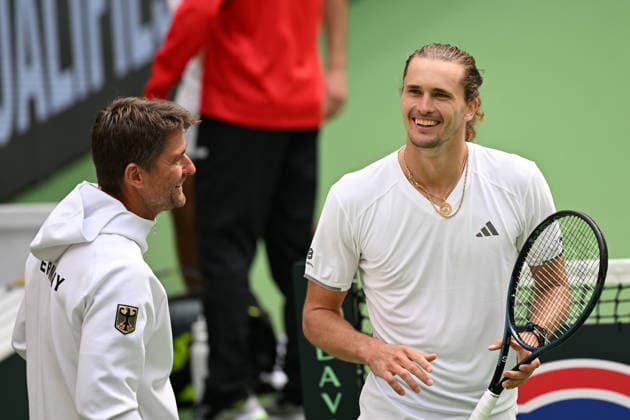 From left to right in the photo: National Team Coach Michael Kohlmann and Alexander Zverev (GER) after the victory over Croatia on September 20, 2026 ¢ Tennis ¢ Davis Cup Qualifiers, 2nd Round ¢ Germany vs. Croatia, Heristo Arena, Halle Westfalen, North Rhine-Westphalia, Germany Copyright: xpepphotox xHorstxMauelshagenx pep00321, pep_20260920_hm