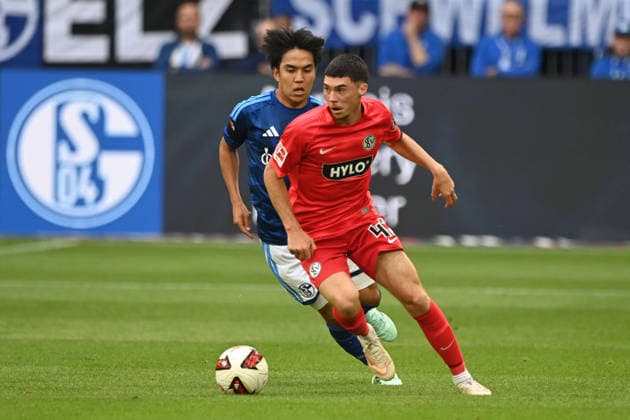 Felix KEIDEL (Elversberg) vs. Satoshi TANAKA (GE) Action, Tackle, FC Schalke 04 vs. SV 07 Elversberg 0–0 Soccer 1 Bundesliga, Matchday 3, matchday3, Matchday 3, on September 20, 2026, at the Veltins Arena in Gelsenkirchen, Germany. DFL regulations prohibit any use of photographs as image sequences and or quasi-video. Â