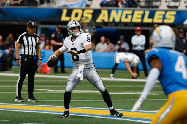 INGLEWOOD, CA - SEPTEMBER 20: Las Vegas Raiders quarterback Kirk Cousins (8) passes the ball during the NFL, American Football Herren, USA game between the Las Vegas Raiders and the Los Angeles Chargers on September 20, 2026, at SoFi Stadium in Inglewood, CA. (Photo by Jevone Moore Icon Sportswire) NFL: SEP 20 Raiders at Chargers EDITORIAL USE ONLY Icon260920849