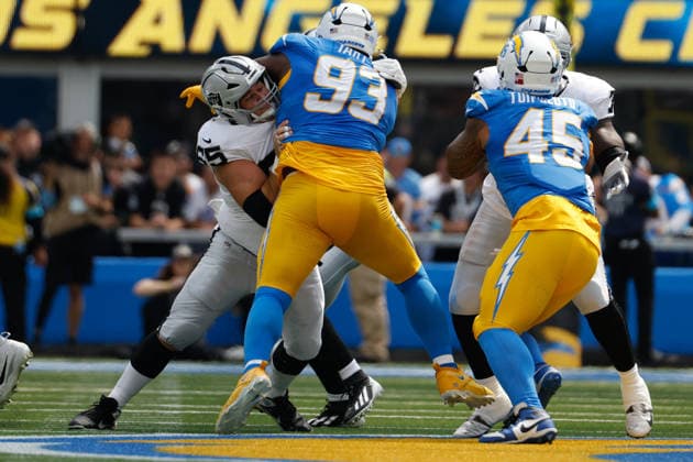 INGLEWOOD, CA - SEPTEMBER 20: Las Vegas Raiders center Tyler Linderbaum (65) blocks Los Angeles Chargers defensive tackle Jamaree Caldwell (99) during the NFL, American Football Herren, USA game between the Las Vegas Raiders and the Los Angeles Chargers on September 20, 2026, at SoFi Stadium in Inglewood, CA. (Photo by Jevone Moore Icon Sportswire) NFL: SEP 20 Raiders at Chargers EDITORIAL USE ONLY Icon260920855