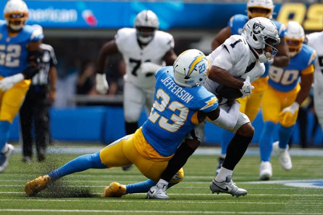 INGLEWOOD, CA - SEPTEMBER 20: Las Vegas Raiders wide receiver Tre Tucker (1) makes a catch during the NFL, American Football Herren, USA game between the Las Vegas Raiders and the Los Angeles Chargers on September 20, 2026, at SoFi Stadium in Inglewood, CA. (Photo by Jevone Moore Icon Sportswire) NFL: SEP 20 Raiders at Chargers EDITORIAL USE ONLY Icon260920857