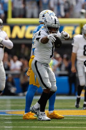 INGLEWOOD, CA - SEPTEMBER 20: Las Vegas Raiders wide receiver Tre Tucker (1) signals 1st down during the NFL, American Football Herren, USA game between the Las Vegas Raiders and the Los Angeles Chargers on September 20, 2026, at SoFi Stadium in Inglewood, CA. (Photo by Jevone Moore Icon Sportswire) NFL: SEP 20 Raiders at Chargers EDITORIAL USE ONLY Icon260920858