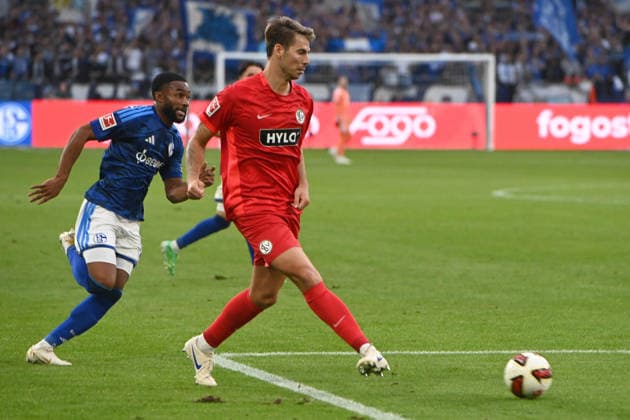 Maximilian ROHR (Elversberg) vs. Moussa SYLLA (GE) – Action, Tackle, FC Schalke 04 vs. SV 07 Elversberg 0–0 Soccer, Bundesliga 1, Matchday 3, on September 20, 2026, at the Veltins Arena in Gelsenkirchen, Germany. DFL regulations prohibit any use of photographs as image sequences and or quasi-video.