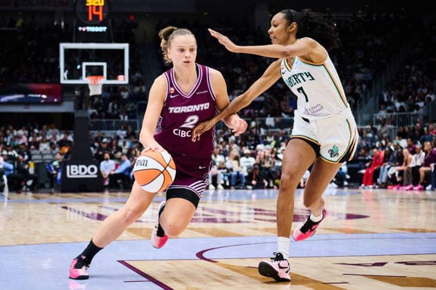 September 20, 2026, Toronto, On, Canada: Toronto Tempo s Laura Juskaite (2) drives past New York Liberty s Rebekah Gardner (7) during second half WNBA, Basketball Damen, USA basketball action in Toronto, on Sunday, Sept. 20, 2026. Canada News - September 20, 2026  - ZUMAc35_ 20260920_zaf_c35_193 Copyright: xSammyxKoganx