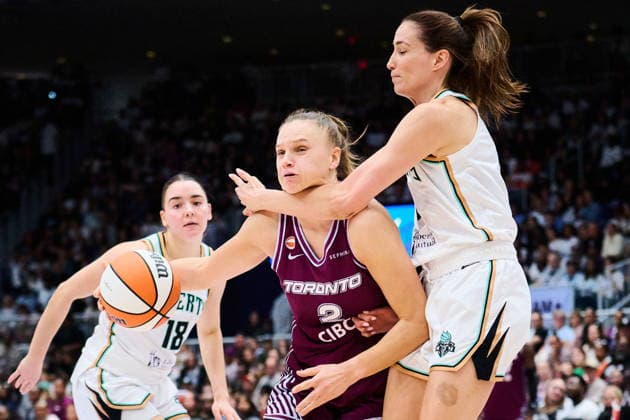 September 20, 2026, Toronto, On, Canada: Toronto Tempo s Laura Juskaite (2) is fouled by New York Liberty s Rebecca Allen (9) during second half WNBA, Basketball Damen, USA basketball action in Toronto, on Sunday, Sept. 20, 2026. Canada News - September 20, 2026  - ZUMAc35_ 20260920_zaf_c35_195 Copyright: xSammyxKoganx