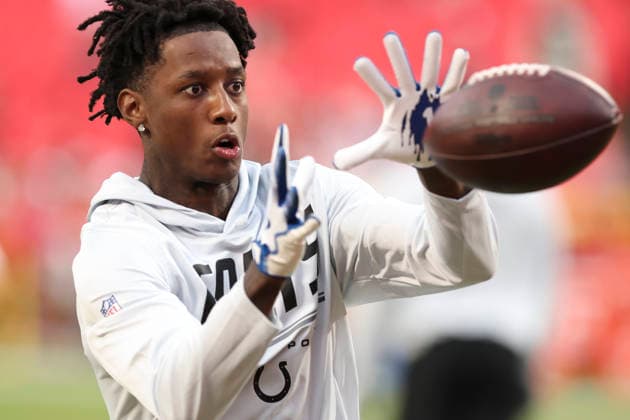 KANSAS CITY, MO - SEPTEMBER 20: Sauce Gardner 1 of the Indianapolis Colts catches a ball before an NFL, American Football Herren, USA game between the Indianapolis Colts and Kansas City Chiefs on Sep 20, 2026 at Arrowhead Stadium in Kansas City, MO. (Photo by Scott Winters Icon Sportswire) NFL: SEP 20 Colts at Chiefs EDITORIAL USE ONLY Icon2609200216