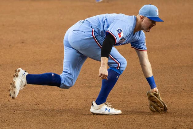 September 20, 2026, Arlington, Texas, USA: Texas Rangers third baseman JOSH JUNG (6) fields a ground ball against the Toronto Blue Jays at Globe Life Field. Blue Jays win 7-2. Arlington USA - ZUMAf180 20260920_zsp_f180_022 Copyright: xMarkxFannx