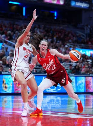 INDIANAPOLIS, IN - SEPTEMBER 20: Indiana Fever guard Caitlin Clark (22) drives to the basket against Washington Mystics guard Sonia Citron (22) on September 20, 2026, at Gainbridge Fieldhouse in Indianapolis, Indiana. (Photo by Brian Spurlock Icon Sportswire) WNBA, Basketball Damen, USA SEP 20 Washington Mystics at Indiana Fever EDITORIAL USE ONLY Icon26092041